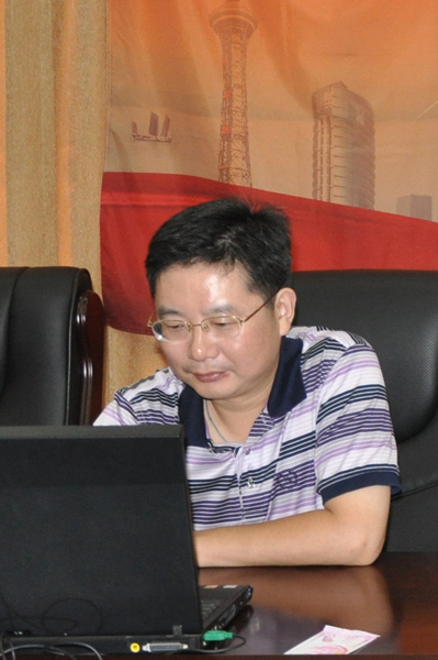 张宝康与网友在线交流中