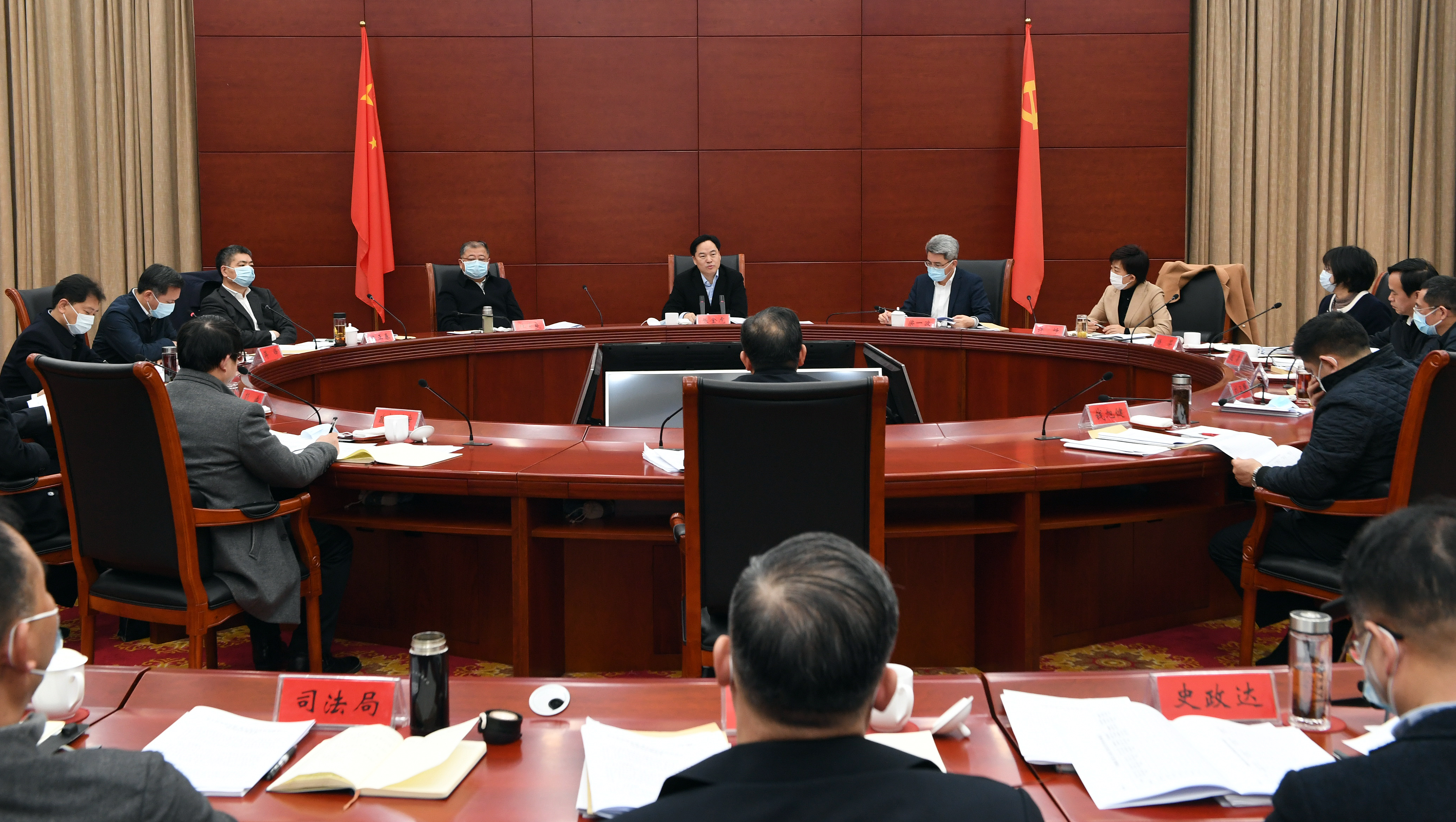 陈金虎主持召开市政府常务会议