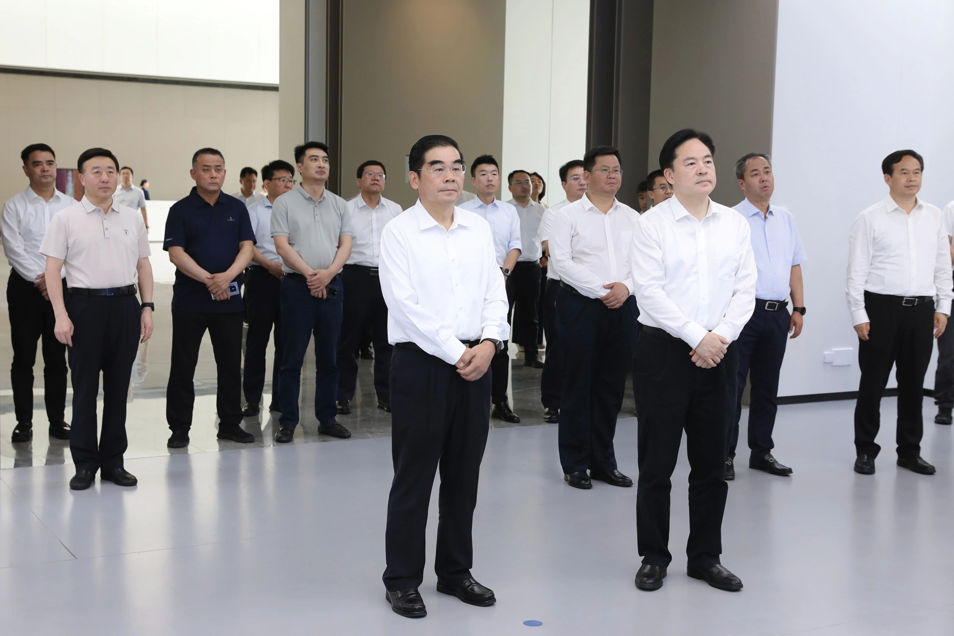 由内蒙古自治区党委常委,包头市委书记丁绣峰率领的包头市党政代表团