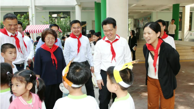 常州市领导看望少年儿童