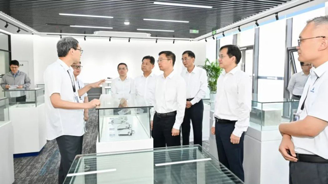 周伟调研集成电路产业链