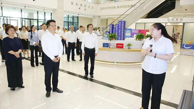 在常省人大代表开展年中专题调研暨“营造一流营商环境