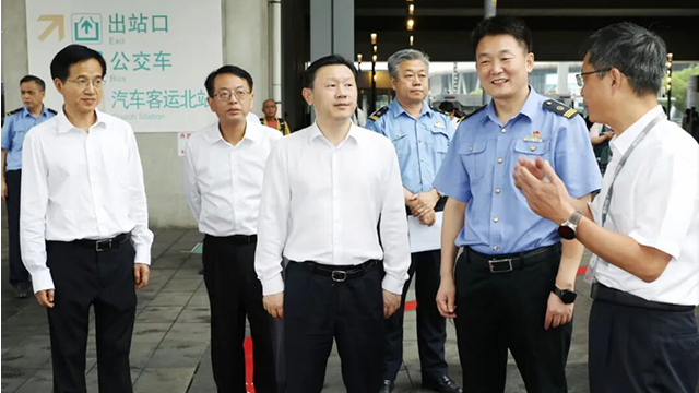李佰平周伟开展节前安全检查